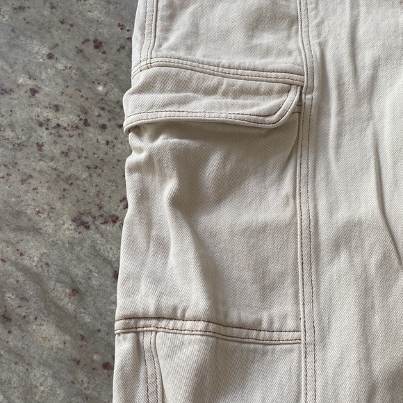 Pac Sun elastic high waist utility cargo pant.   Size M. Relaxed fit - Picture 6 of 9